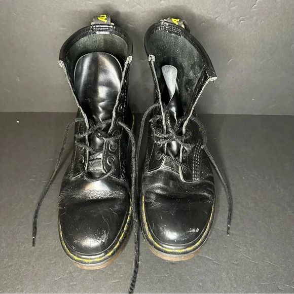 Dr Martens England Made Black Combat Boot 10 Eye Thrashed Street Lace Up - Picture 3 of 13
